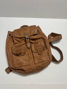 Spikes & Sparrow Men's Tan Leather Backpack with Front Pockets - Casual Everyday